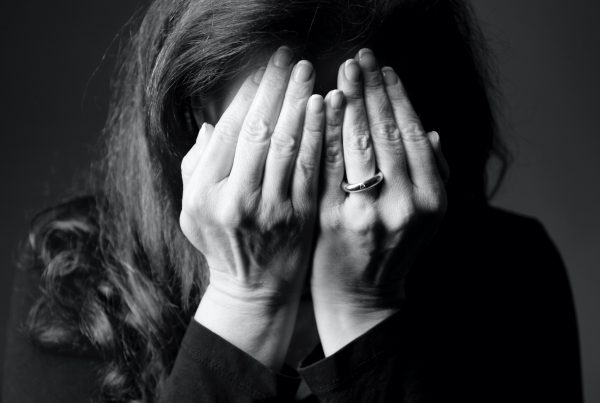 Sabine Lahme ist Inhaberin der Lebens-Linie. Düsseldorfs erste Adresse für Paar- und Eheberatung sowie Beziehungs-Coaching-Wer Lachen kann hat mehr Lebensfreude. Seitensprung oder Affäre