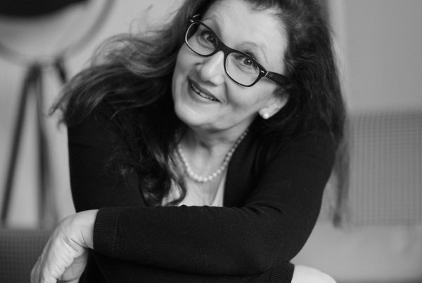 Sabine Lahme ist Inhaberin der Lebens-Linie. Düsseldorfs erste Adresse für Paar- und Eheberatung sowie Beziehungs-Coaching-Leben Optimisten länger?