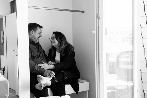 Sabine Lahme ist Inhaberin der Lebens-Linie. Düsseldorfs erste Adresse für Paar- und Eheberatung, Mediation sowie Beziehungs-Coaching – Ob Hochzeit oder Eheschließung, was ist nötig damit die Ehe glücklich wird?