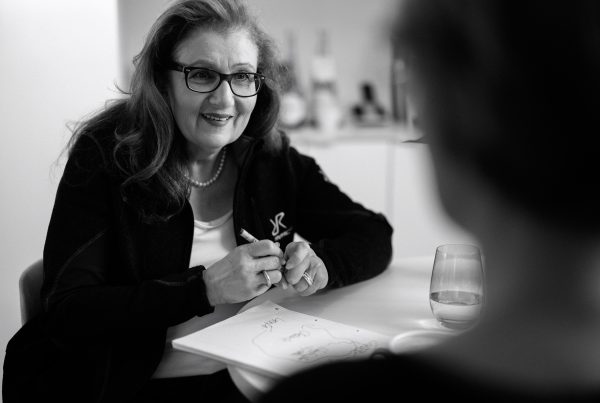 Sabine Lahme ist Inhaberin der Lebens-Linie. Düsseldorfs erste Adresse für Paar- und Eheberatung, Resilienz-Training, Mediation sowie Beziehungs-Coaching - Stark, mutig, großartig - Warum jeder Mensch ok ist, wie er oder sie ist