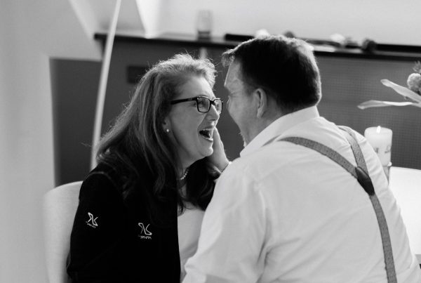 Sabine Lahme ist Inhaberin der Lebens-Linie. Düsseldorfs erste Adresse für Paar- und Eheberatung, Resilienz-Training, Mediation sowie Beziehungs-Coaching - Erfüllte Beziehung - 5 Tipps für dauerhaftes Glück zu zweit