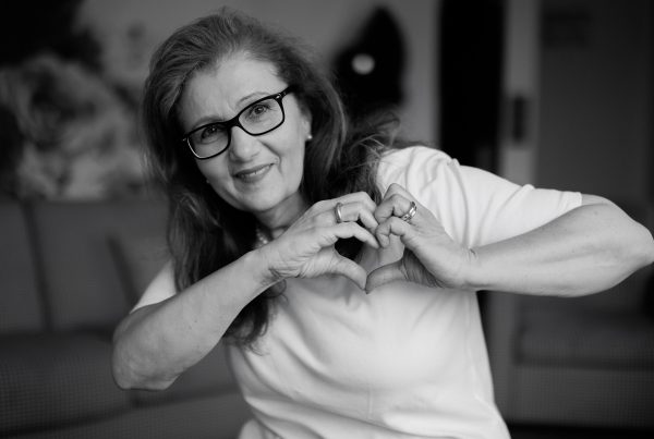 Sabine Lahme ist Inhaberin der Lebens-Linie. Düsseldorfs erste Adresse für Paar- und Eheberatung, Resilienz-Training, Mediation sowie Beziehungs-Coaching – Selbstliebe, 7 interessante Einblicke für Ihr Leben