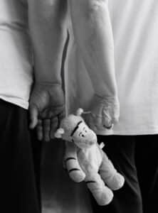 Partnerschaft gestalten für mehr Nähe und Verständnis- Wenn Eltern zuviel Streit erleben wegen überforderung- Sätze wie, Wenn die Kinder nicht wären, drücken diese Überforderung aus. Doch gibt es Wege daraus. Professionelle Beratung bringt Nähe statt Frust.