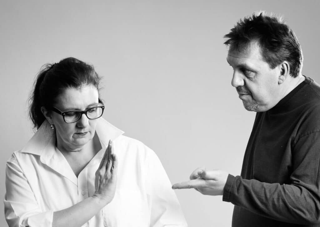 Machtprobleme in der Beziehung - Sabine Lahme von der Lebens-Linie in Düsseldorf steht unterstützend zur Seite wenn Sie da raus wollen.
