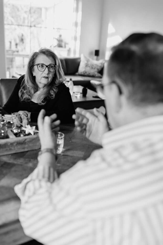 Wann ist Paarberatung sinnvoll? Im Bild zu sehen, Sabine Lahme , Inhaberin der Lebens-Linie.de im Gespräch mit ihrem Mann Michael