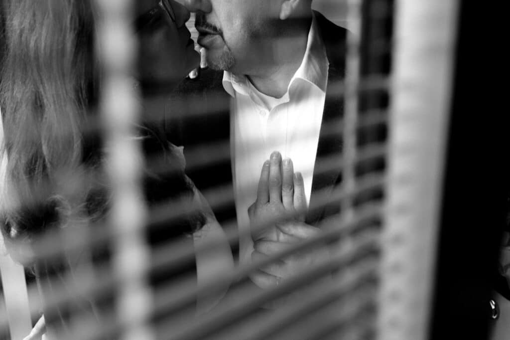 emotionale Affäre in der Beziehung und welche Bedeutung sie hat. Sabine Lahme beschreibt im Artikel genau was zu beachten ist.