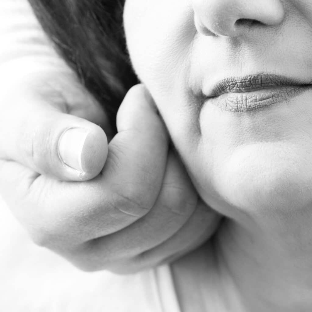 Untreue verarbeiten: Wenn der Boden wankt hilft reden und ehrliche 
zuwendung
